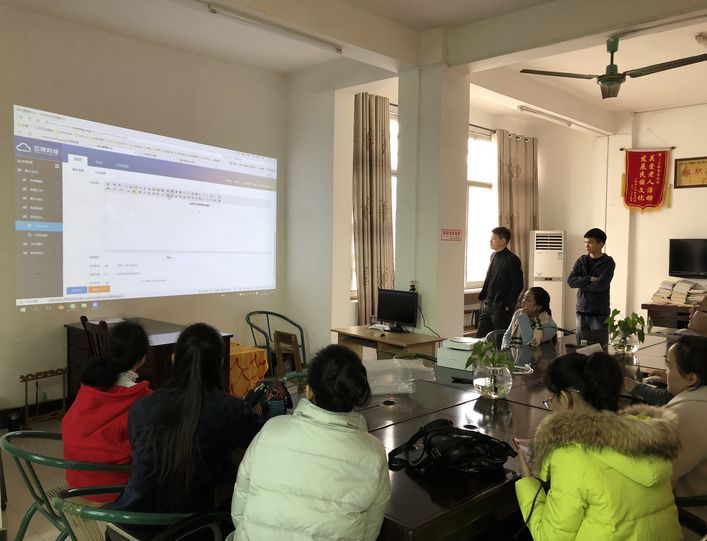 上林县文化馆2017年12月8日举办了网络平台建设培训班