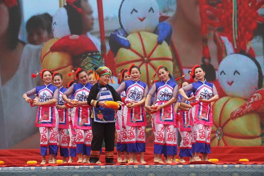 上林县文化馆参加武鸣区三月三活动的舞蹈展现